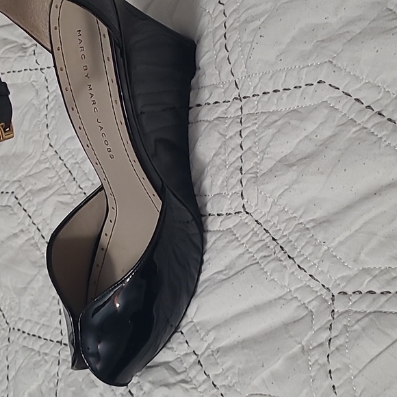 Marc Jacobs Size 8/  3.5” peep toe leather wedges sandle - Picture 7 of 13